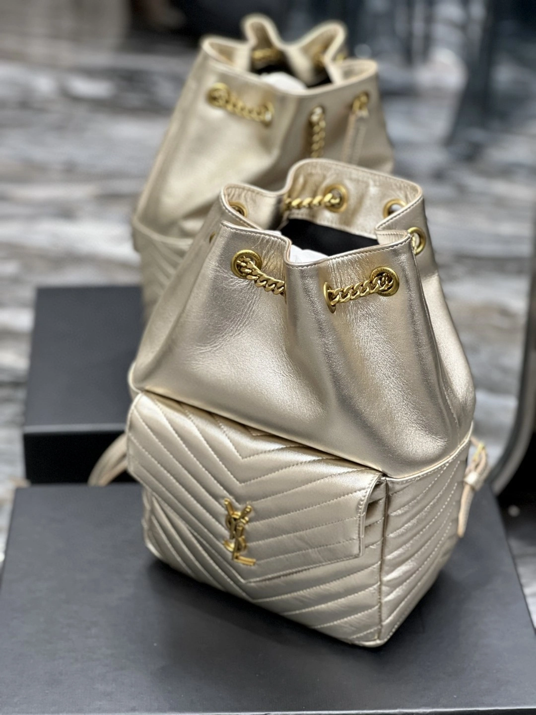 MOMO- 672609-AAAAO-7100 Lambskin item : B-B597E1738W