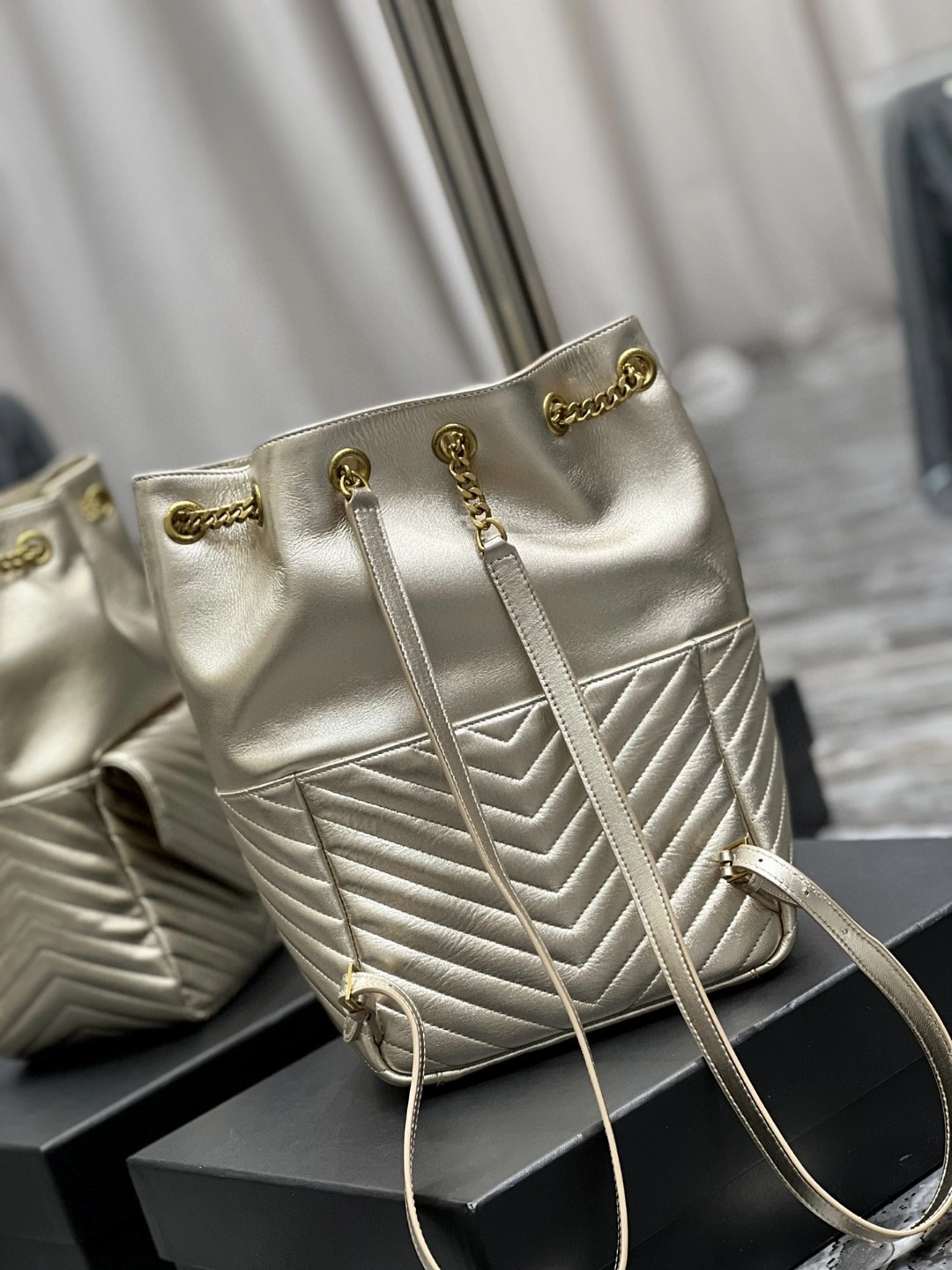 MOMO- 672609-AAAAO-7100 Lambskin item : B-B597E1738W