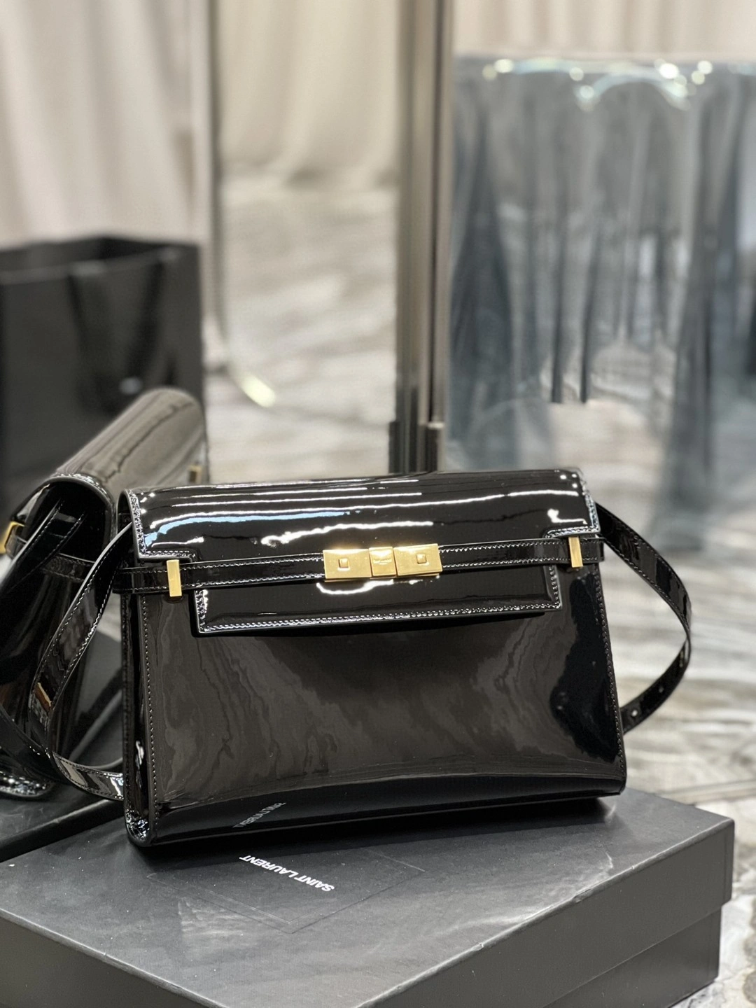 MOMO- 675626-B870J-1000 675626B870J1000 cowhide item : B-B597E1453W