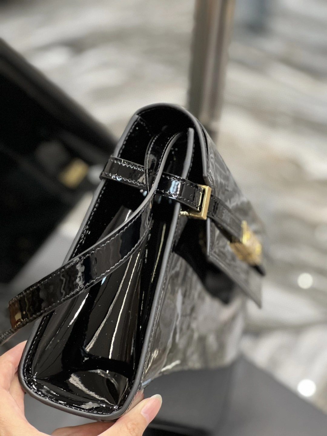 MOMO- 675626-B870J-1000 675626B870J1000 cowhide item : B-B597E1453W