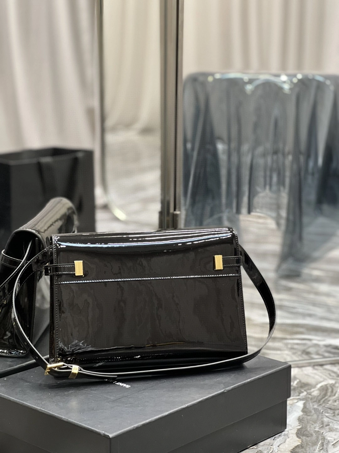 MOMO- 675626-B870J-1000 675626B870J1000 cowhide item : B-B597E1453W