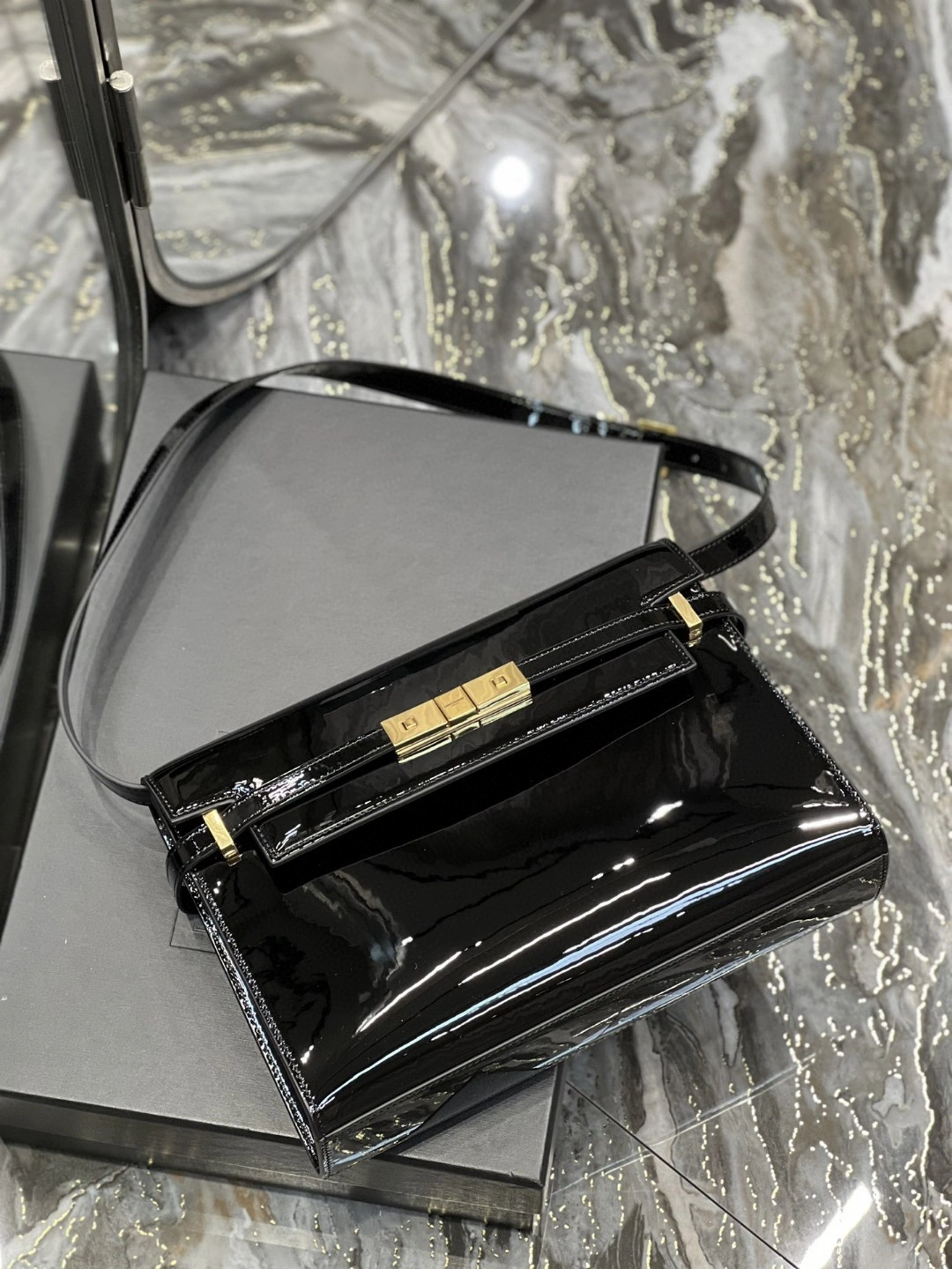 MOMO- 675626-B870J-1000 675626B870J1000 cowhide item : B-B597E1453W