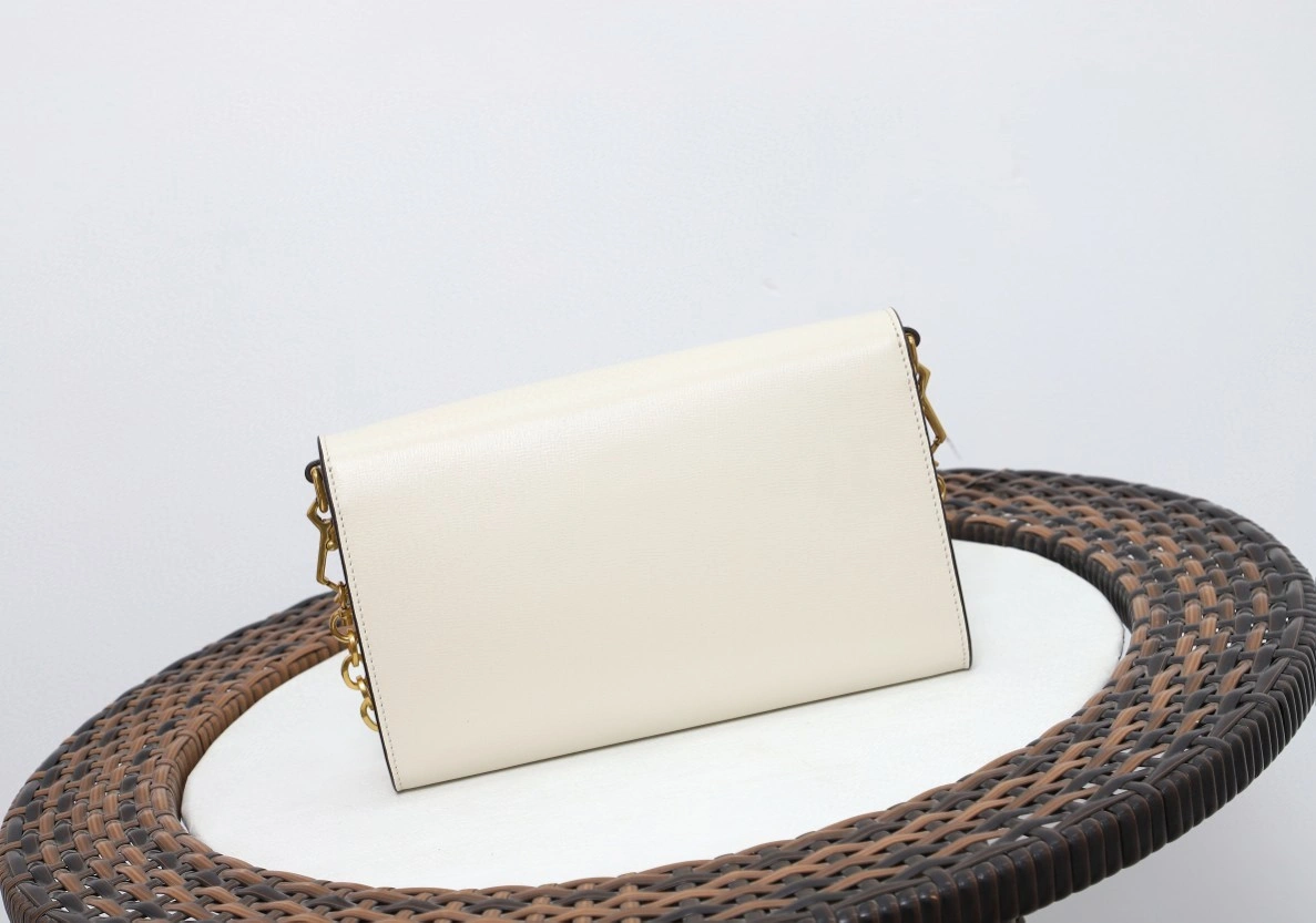 MOMO- 677286 cowhide item : A-B191M0505