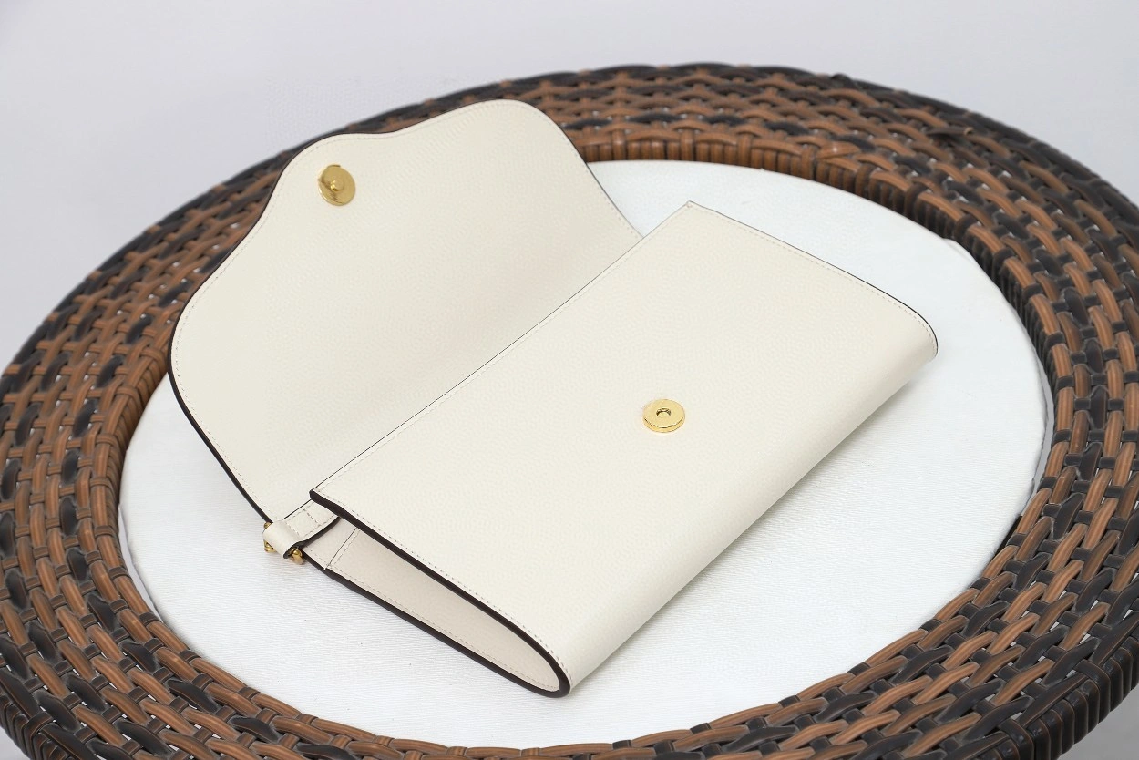 MOMO- 677286 cowhide item : A-B191M0505