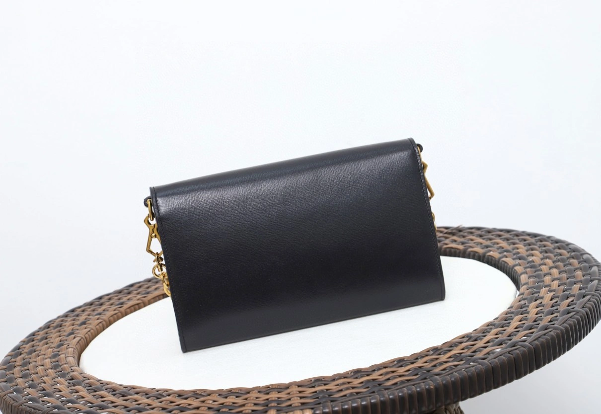 MOMO- 677286 cowhide item : A-B191M0506