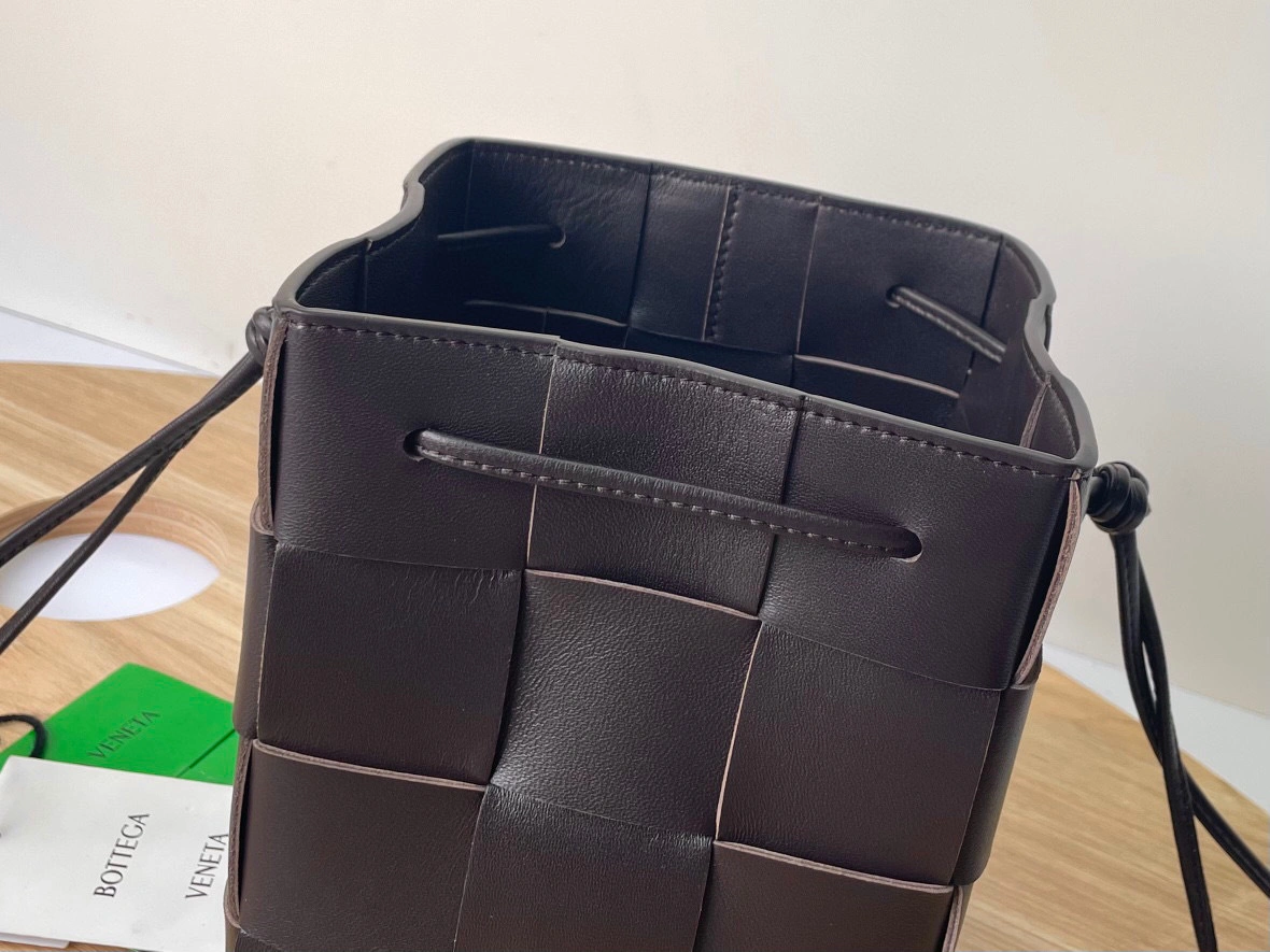 MOMO- 680218VCQC42132 sheephide item：B-B000E2326C