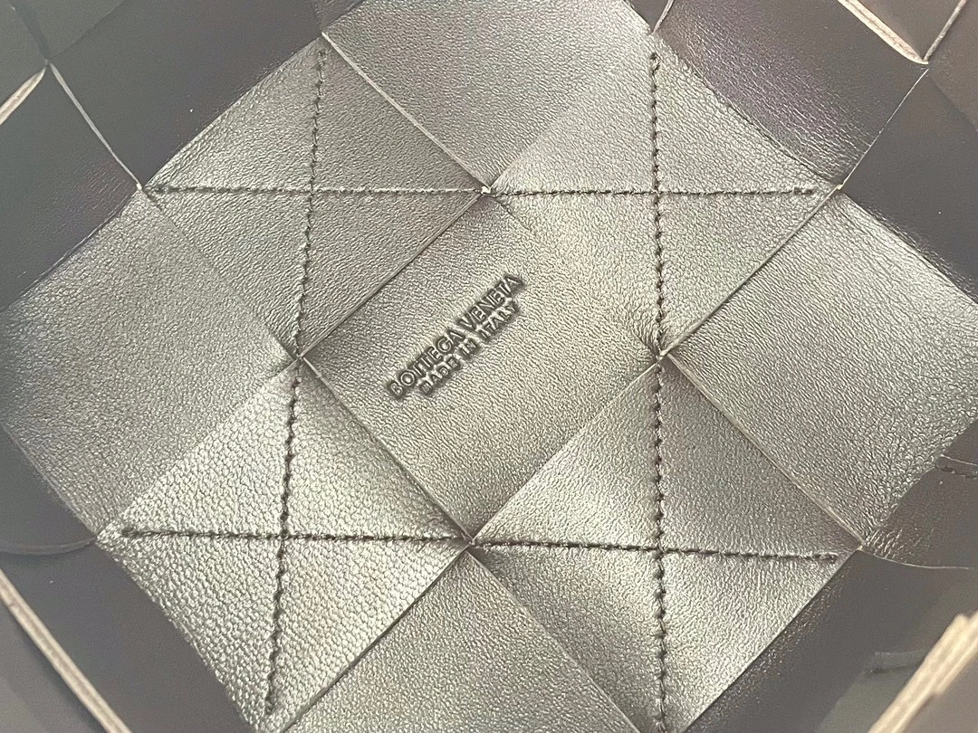 MOMO- 680218VCQC42132 sheephide item：B-B000E2326C