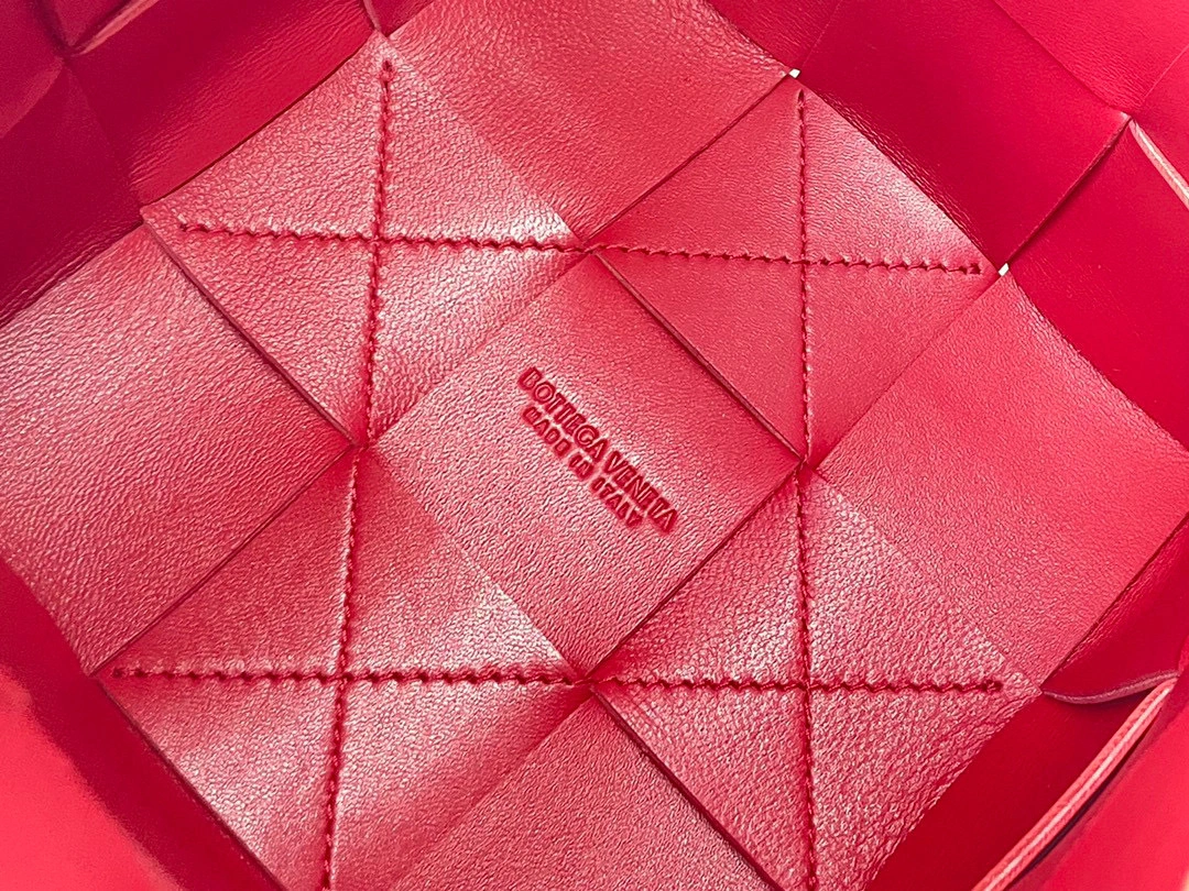 MOMO- 680218VCQC46358 sheephide item：B-B000E2325C
