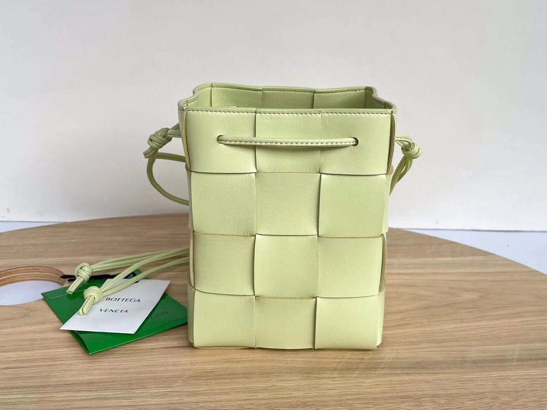 MOMO- 680218VCQC49412 sheephide item：B-B000E2324C