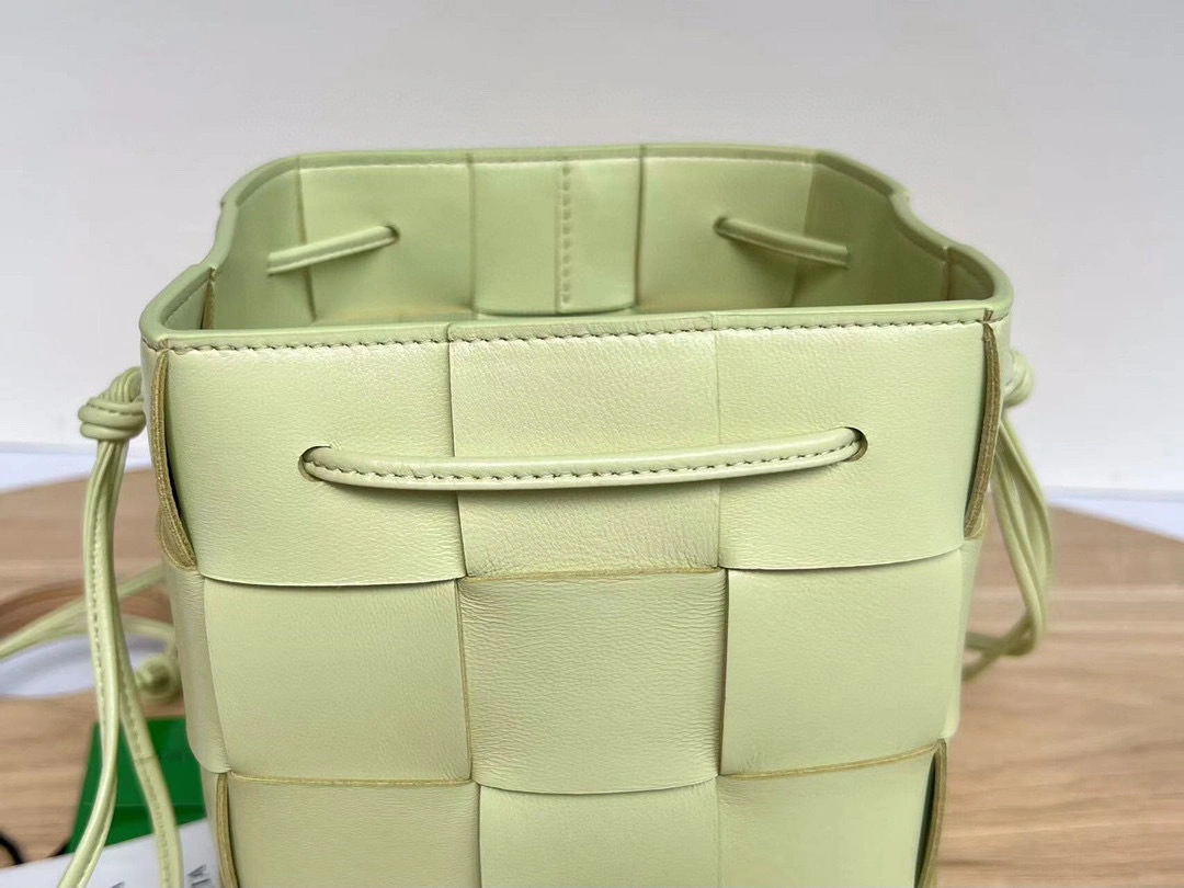 MOMO- 680218VCQC49412 sheephide item：B-B000E2324C