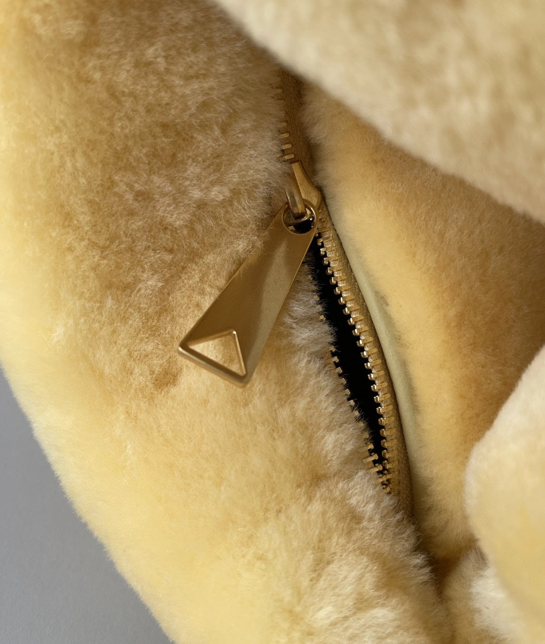 MOMO- 680697 sheephide Mini Jodie item : B-B085C0950
