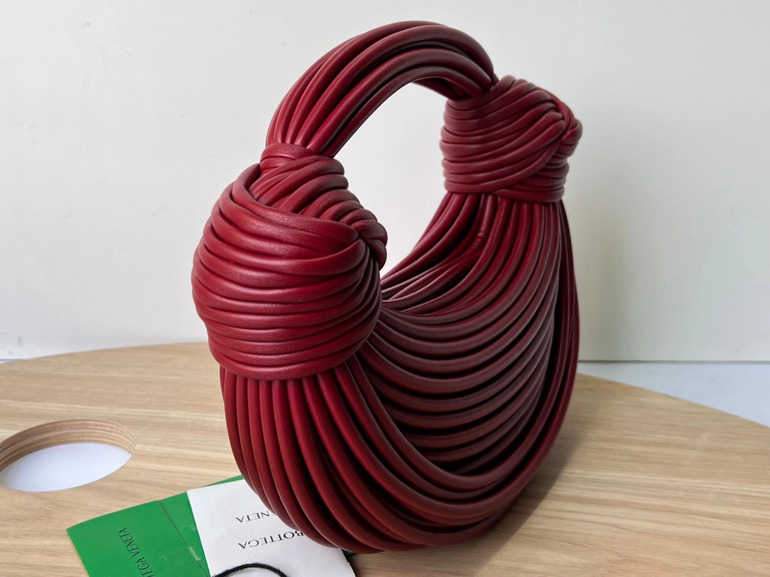 MOMO- 680934V1H106358 sheephide item：B-B000F1424C