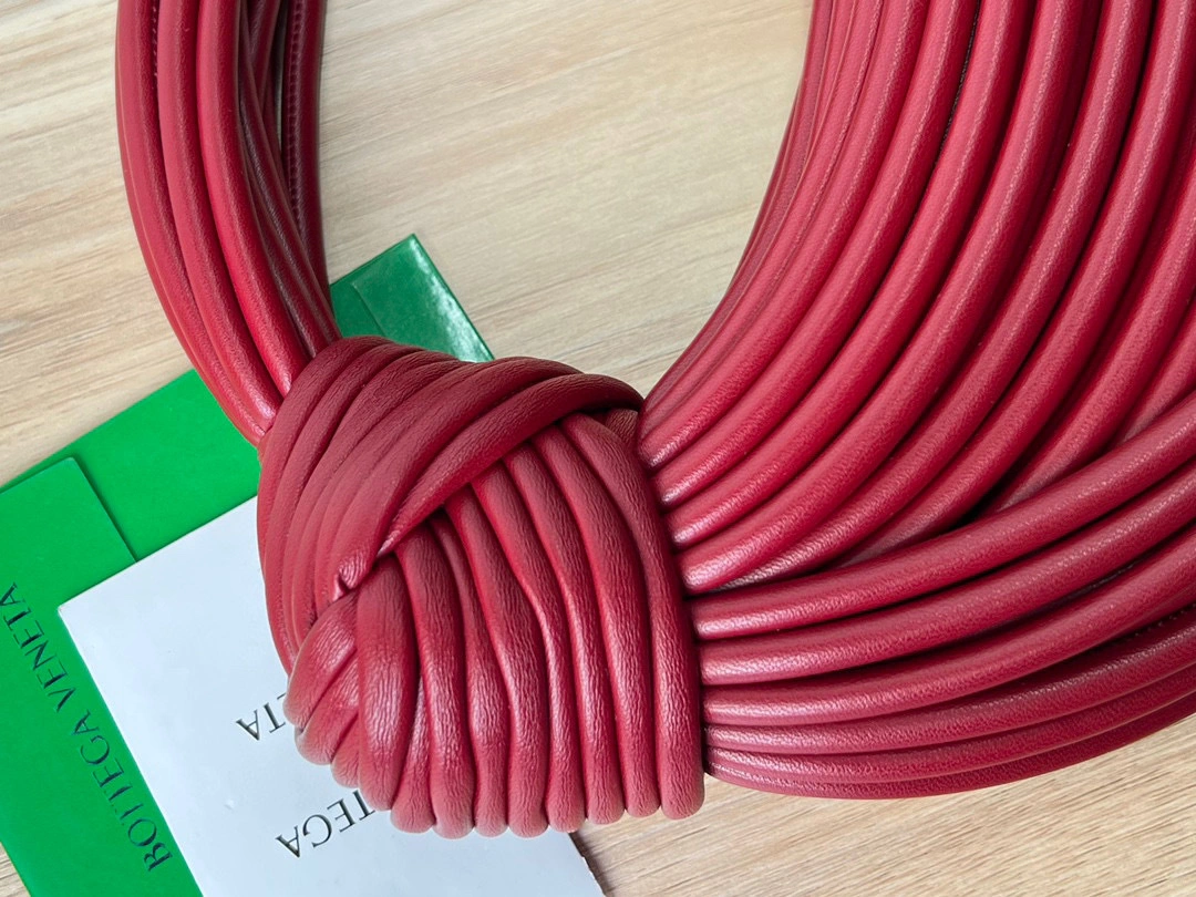 MOMO- 680934V1H106358 sheephide item：B-B000F1424C