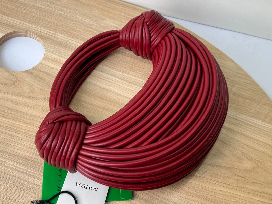 MOMO- 680934V1H106358 sheephide item：B-B000F1424C