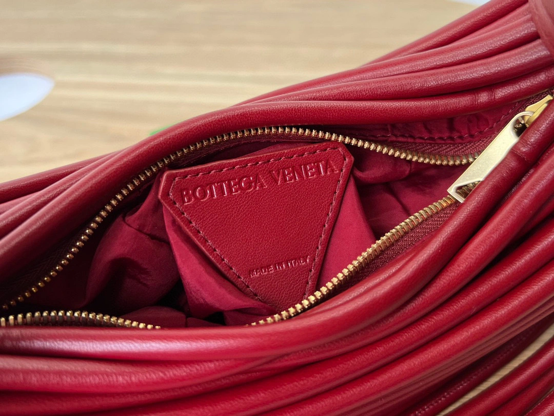 MOMO- 680934V1H106358 sheephide item：B-B000F1424C