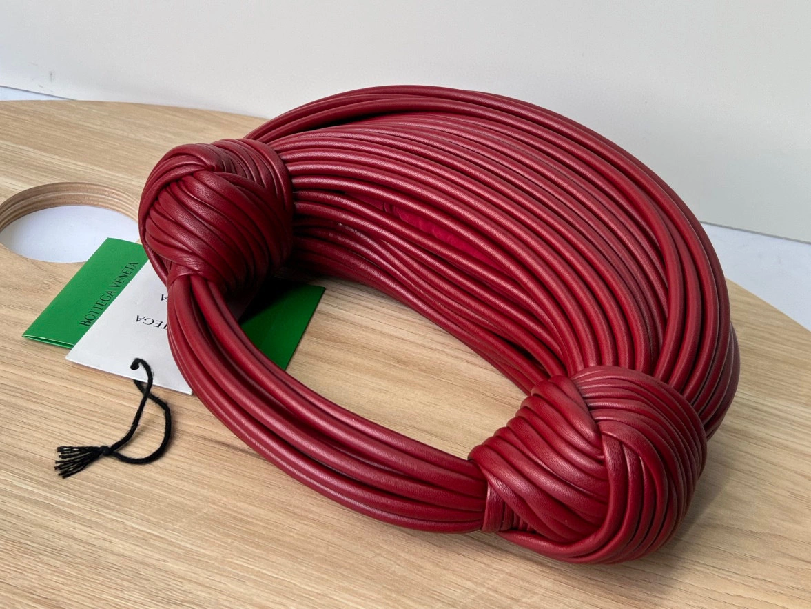 MOMO- 680934V1H106358 sheephide item：B-B000F1424C