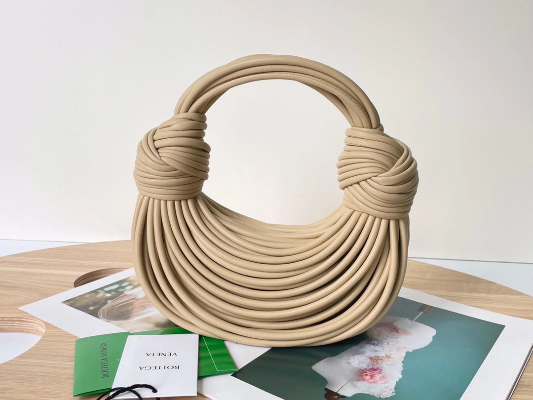 MOMO- 680934V1H109776 sheephide item：B-B000F1422C