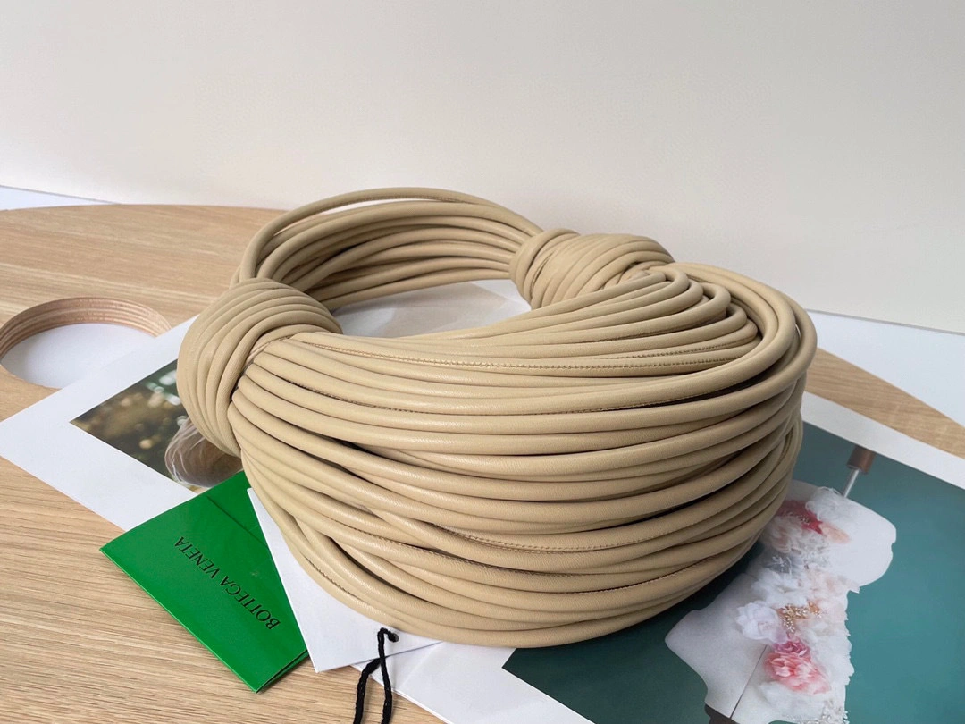 MOMO- 680934V1H109776 sheephide item：B-B000F1422C