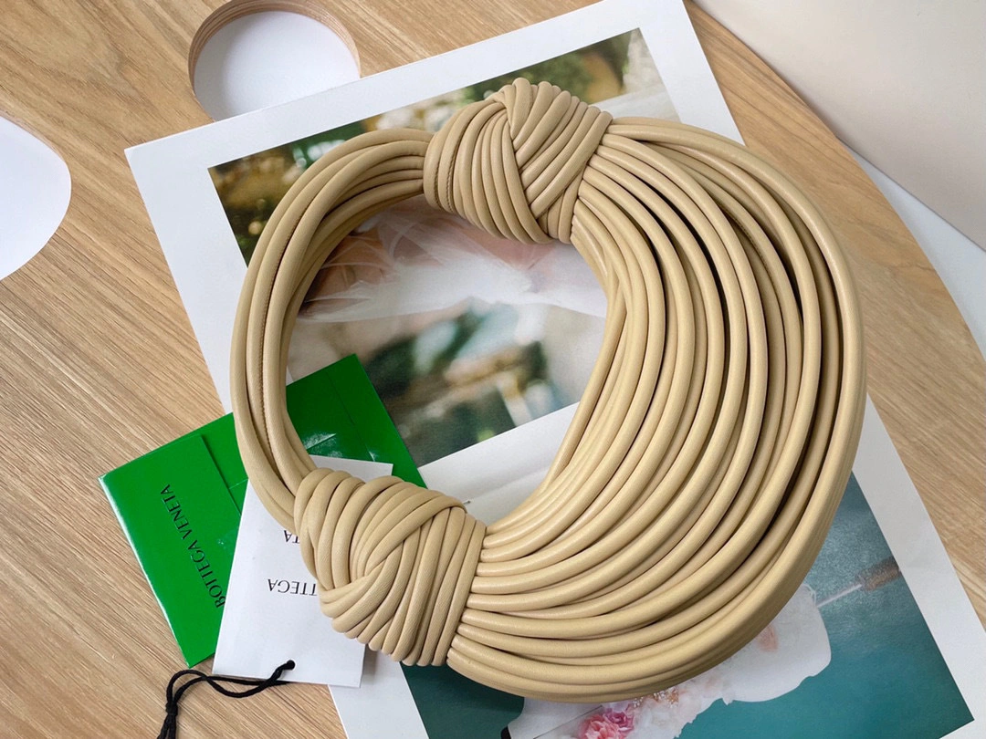 MOMO- 680934V1H109776 sheephide item：B-B000F1422C