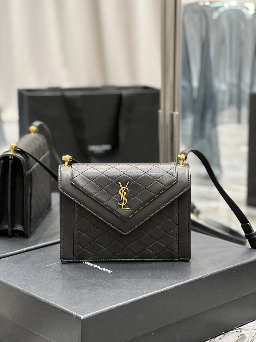 MOMO- 685574-1EL07-1000 Lambskin item : B-B597E1707W