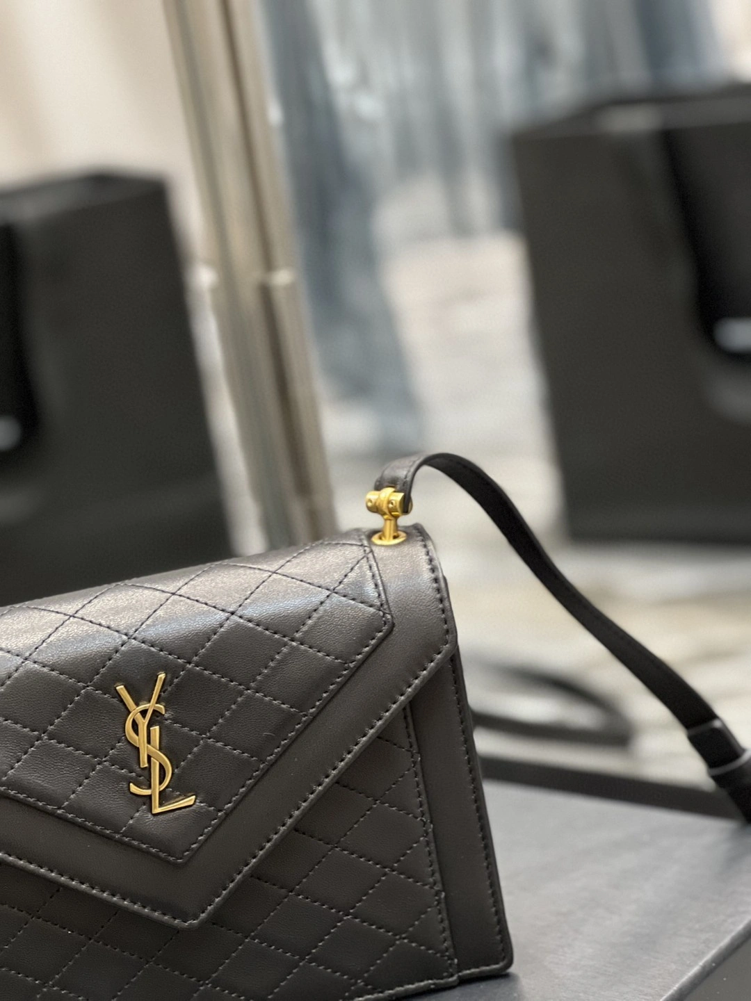 MOMO- 685574-1EL07-1000 Lambskin item : B-B597E1707W