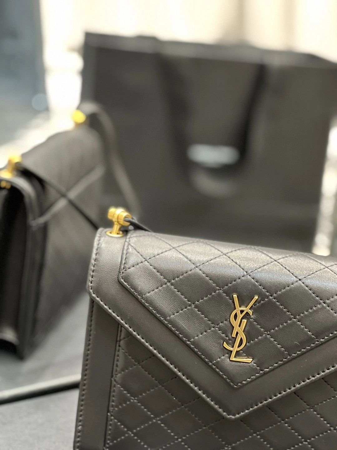MOMO- 685574-1EL07-1000 Lambskin item : B-B597E1707W