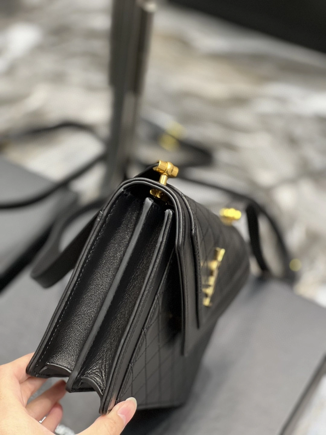 MOMO- 685574-1EL07-1000 Lambskin item : B-B597E1707W