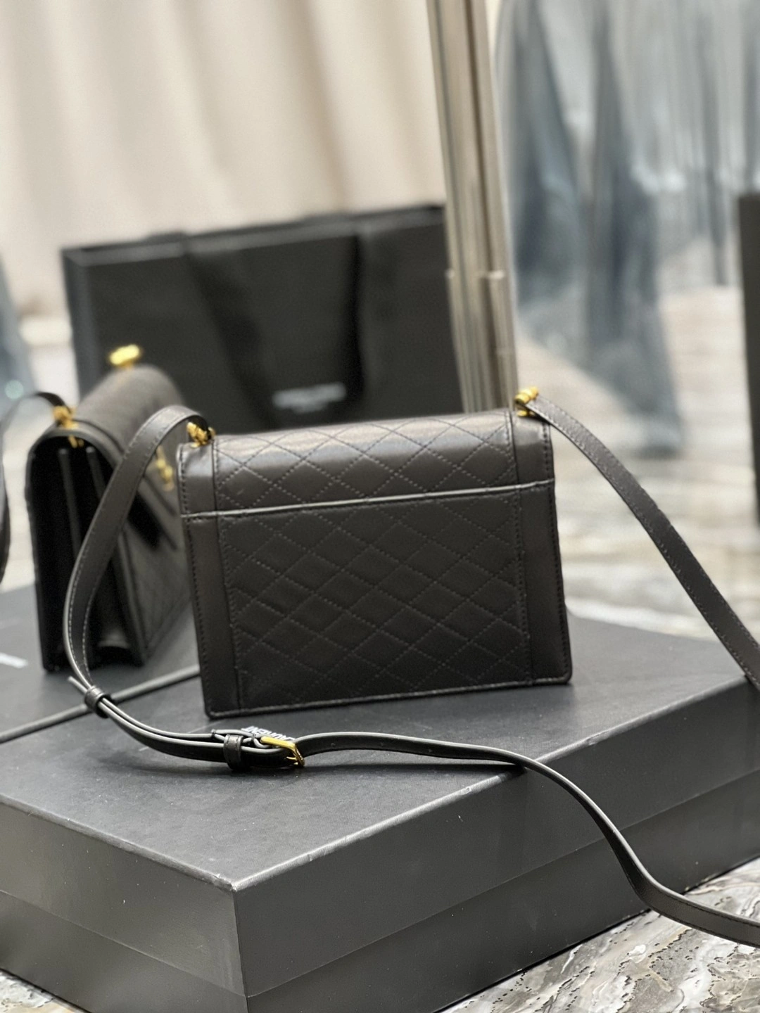 MOMO- 685574-1EL07-1000 Lambskin item : B-B597E1707W