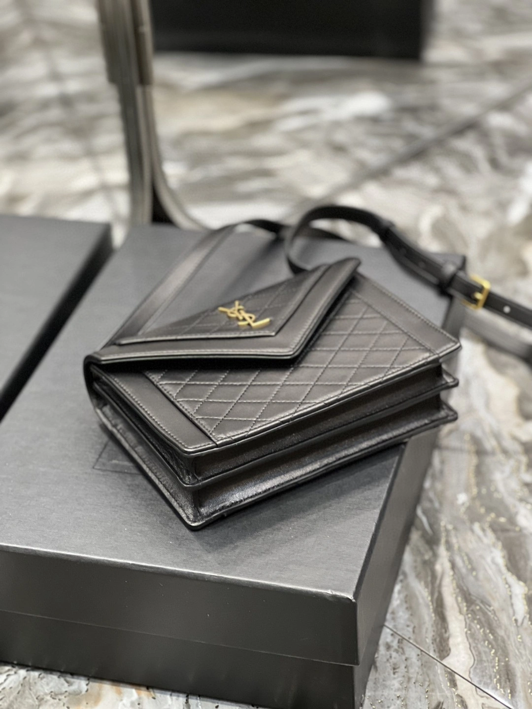 MOMO- 685574-1EL07-1000 Lambskin item : B-B597E1707W
