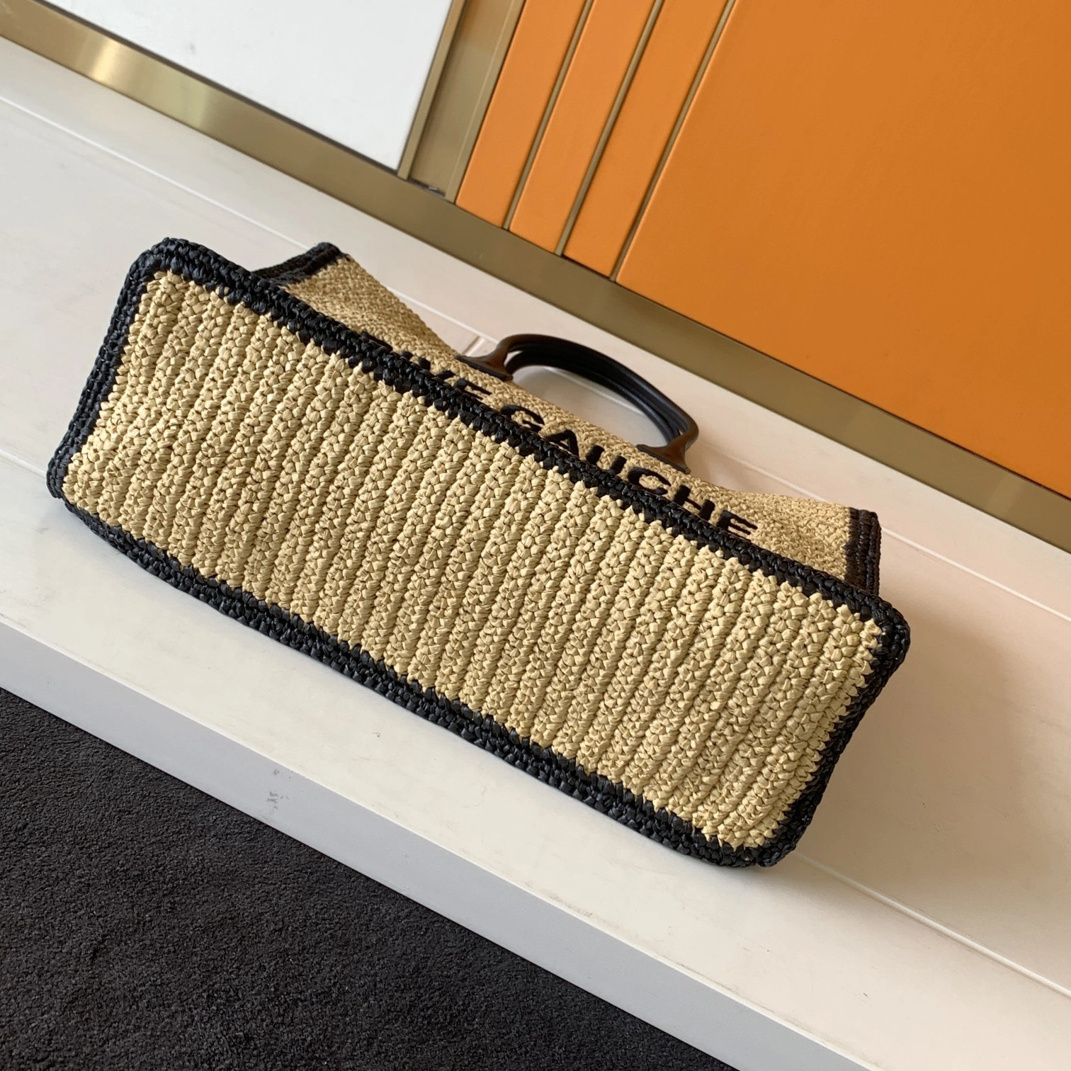 MOMO--685742-GAAAG-2099 item:D-B063D2699T