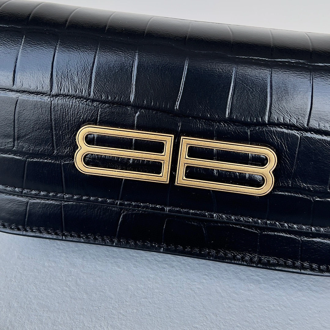 MOMO- 68889423ECM1000 Gossip bag cowhide item：B-B063G0401C