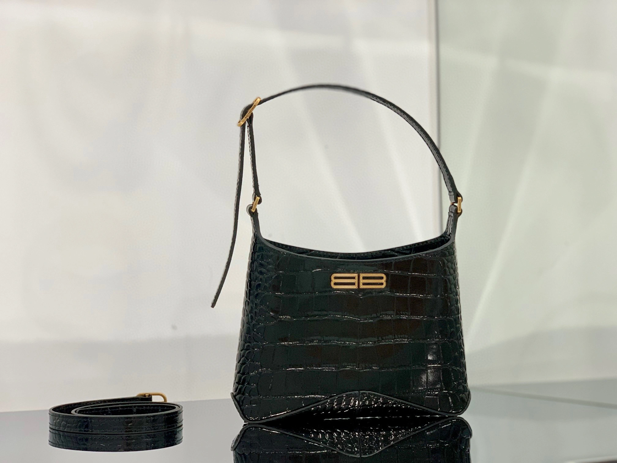 MOMO- 6955892108X1000 XX cowhide item：B-B063F1701C
