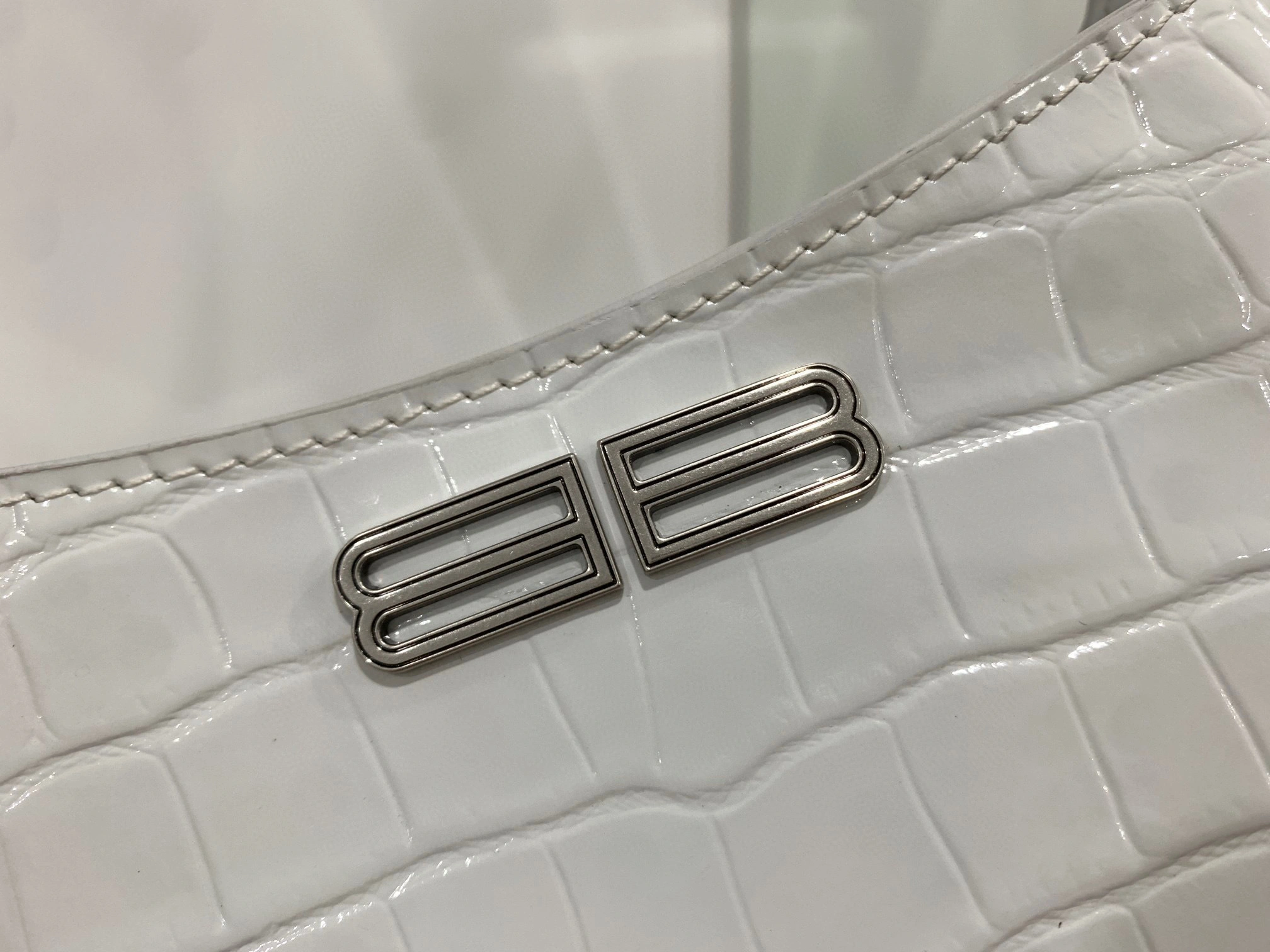 MOMO- 6955892108Y9001 cowhide item：B-B063F1703C