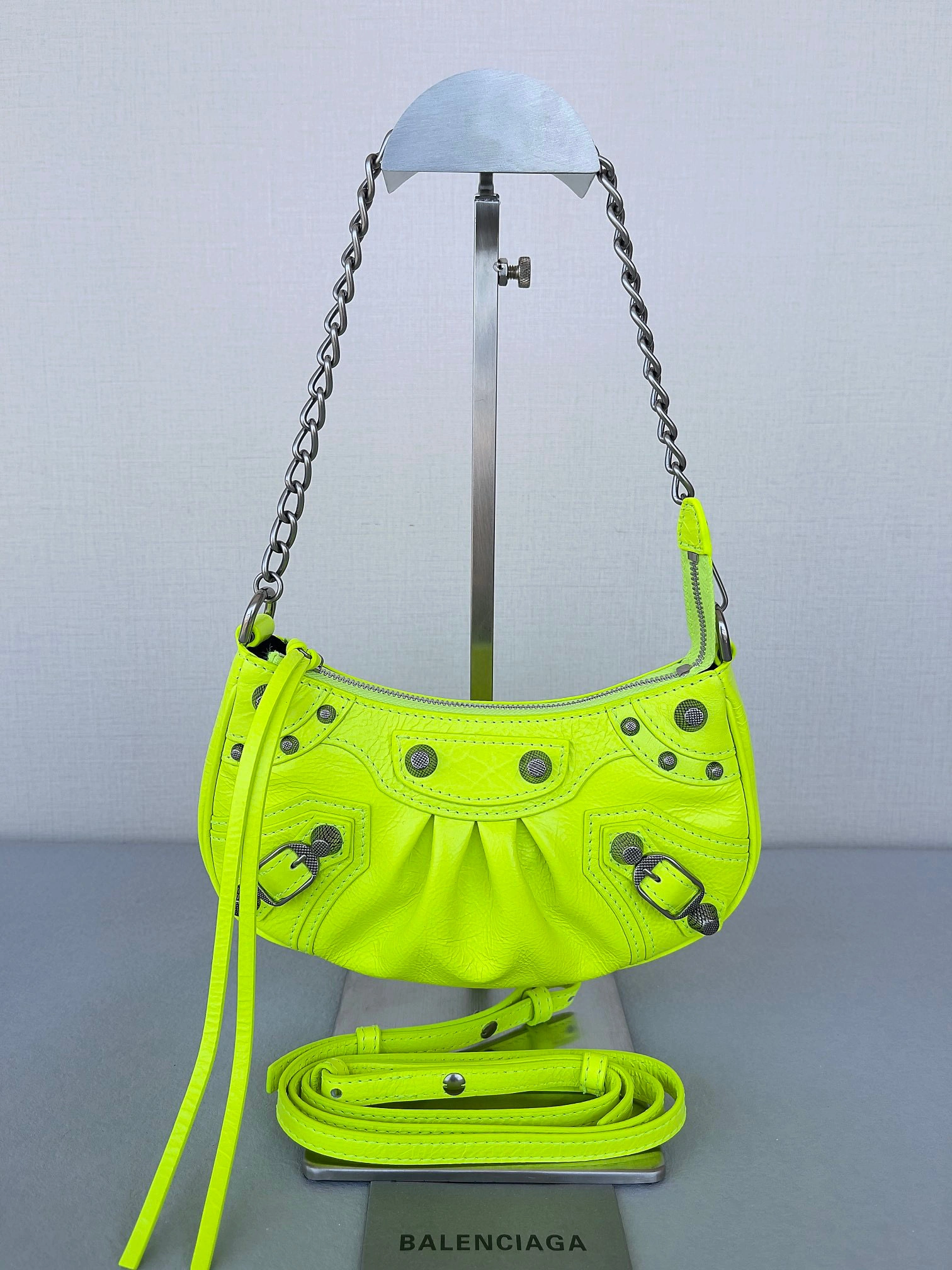MOMO- 6958141VGUY7206 Le Cagole Mini sheephide item：B-B063F1907C