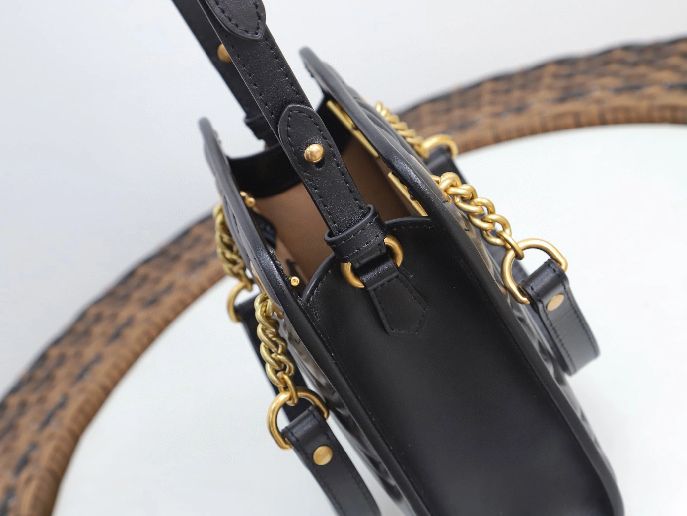 MOMO- 696123-DTDHT-1000 cowhide item：B-B191F1120C