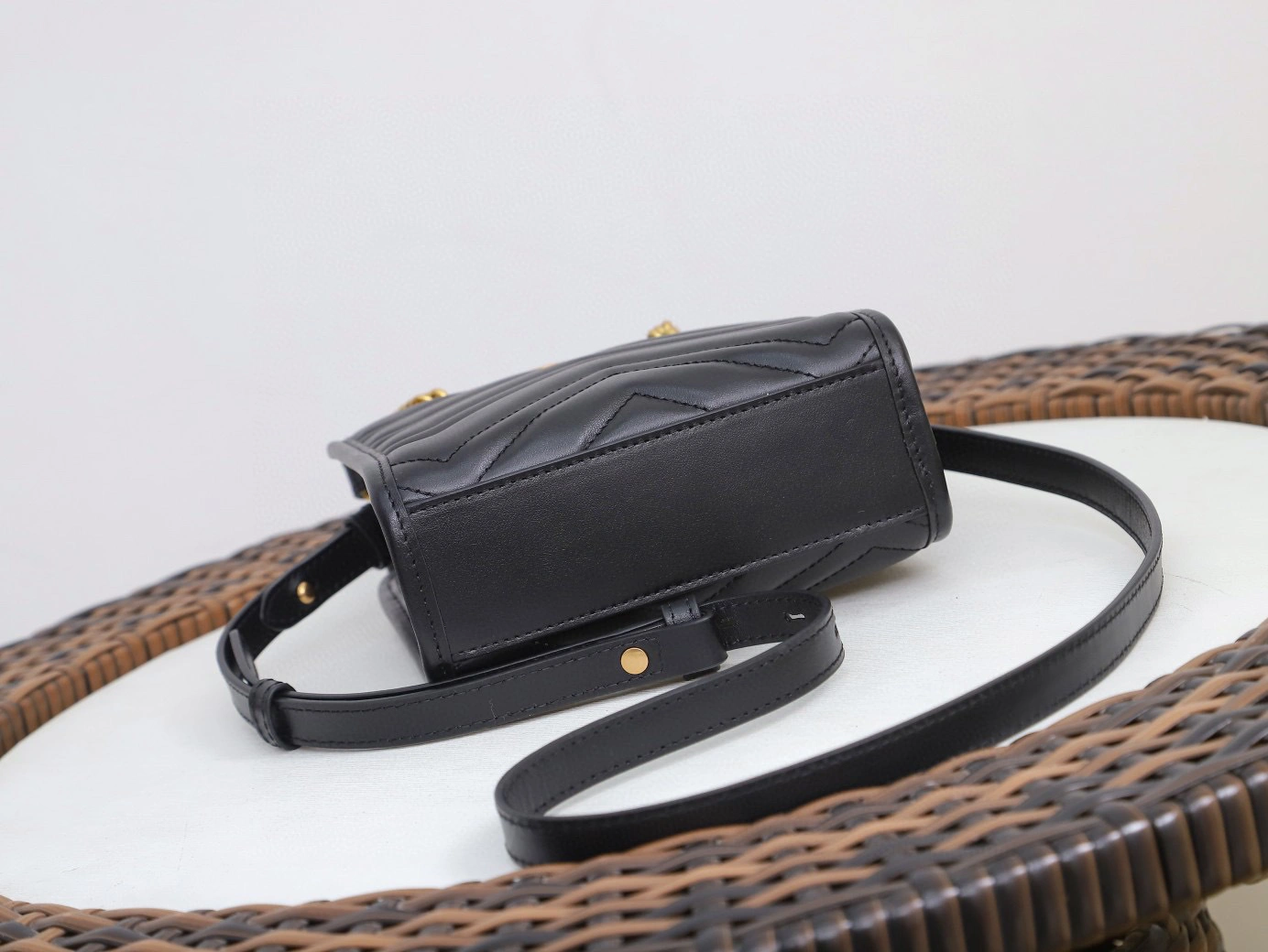MOMO- 696123-DTDHT-1000 cowhide item：B-B191F1120C