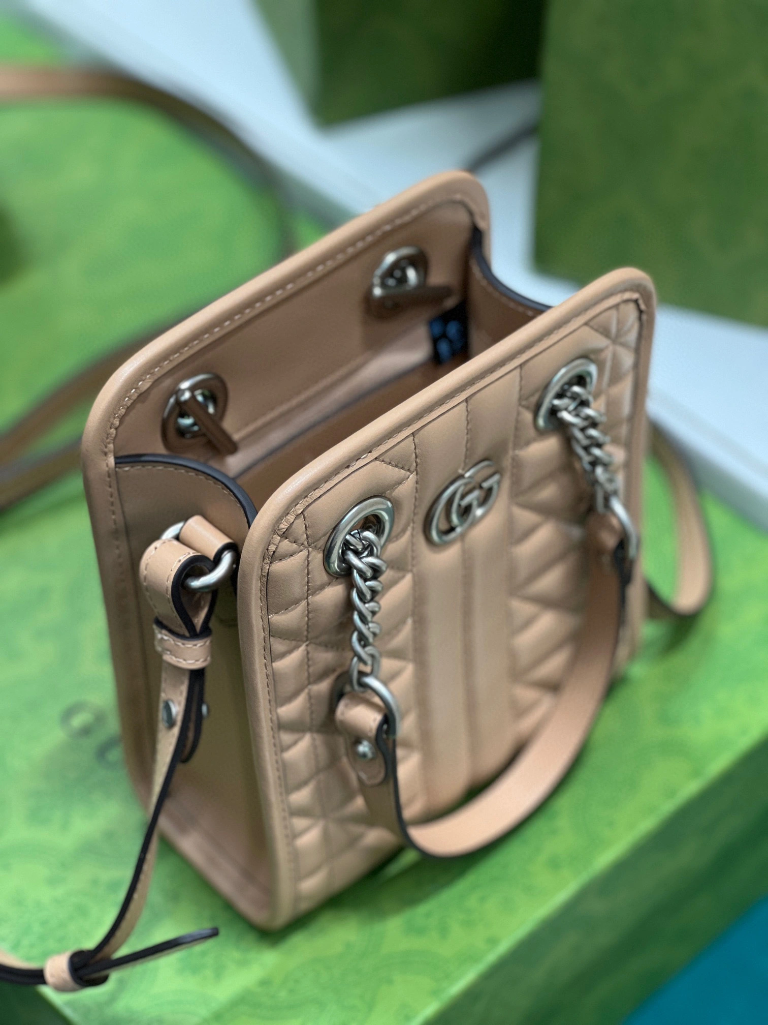 MOMO- 696123-UM8BF-2754 Marmont cowhide item：B-B000F1123C