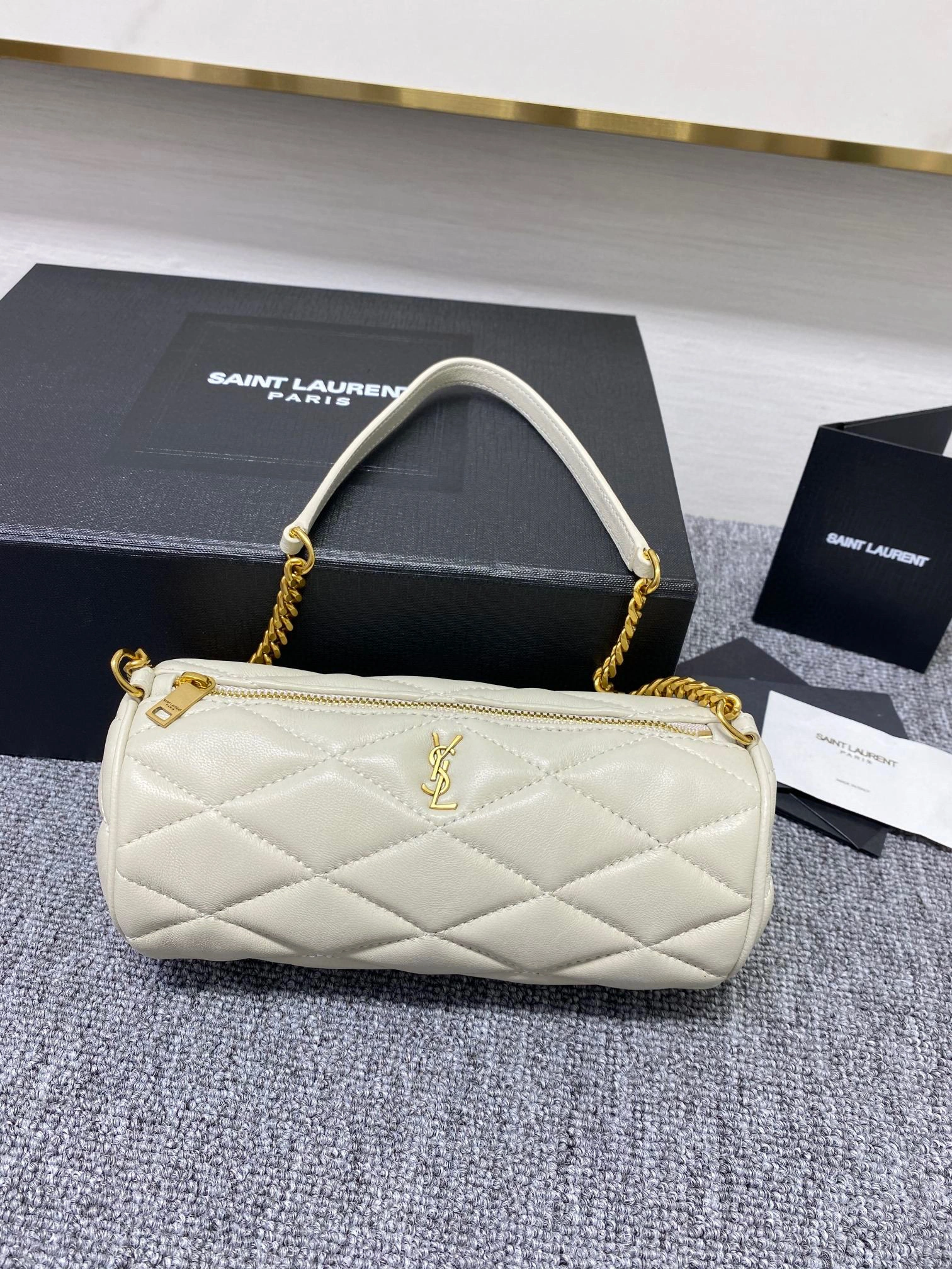 MOMO- 699703-AAAJU-9207 sade lambskin item：B-B000F0526C