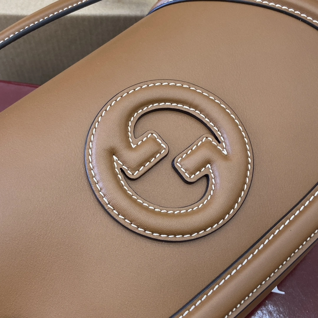 MOMO--6u33i 815714-AAEC2-2718 high quality version cowhide item:E-B815K2502
