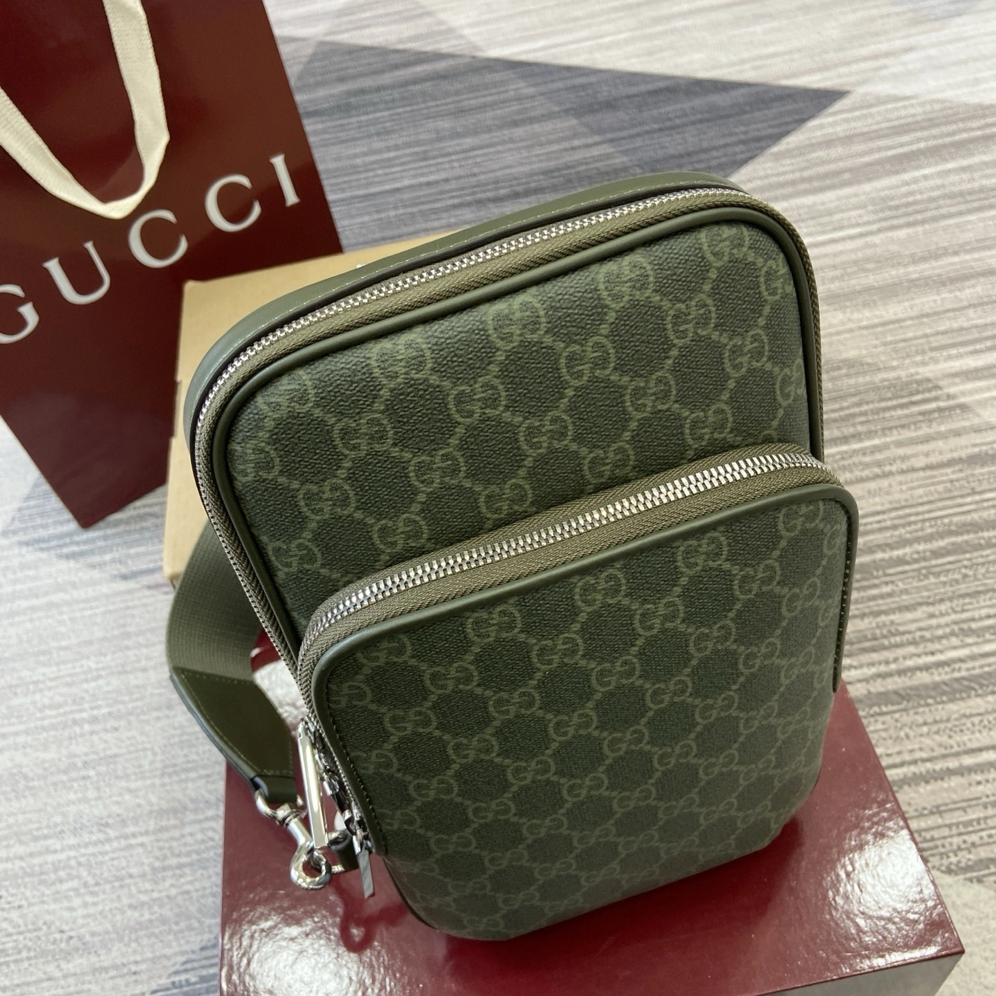 MOMO--6u33i 822073-FAFD3-8489 high quality version item:E-B815K2831