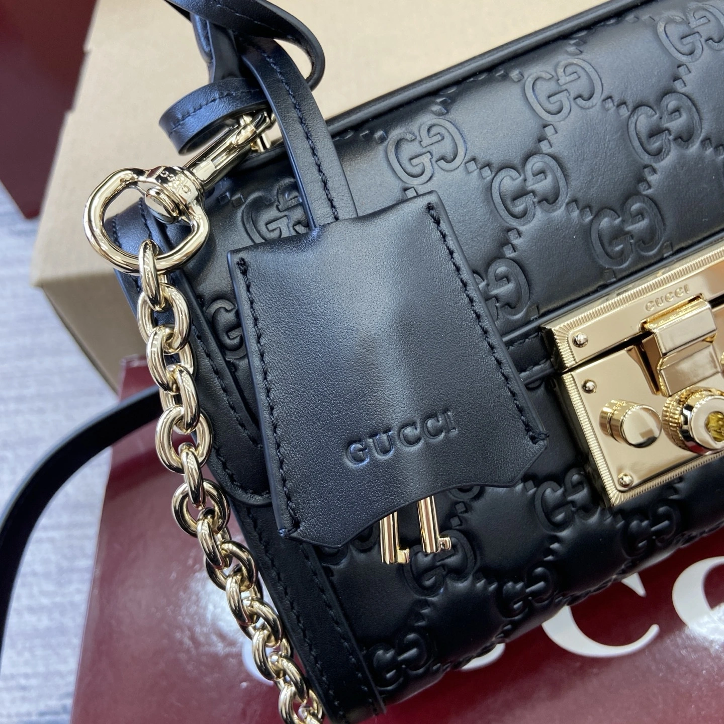 MOMO--6u33i 8848884-AAFDV-1000 high quality version Padlock item:E-B815K2811