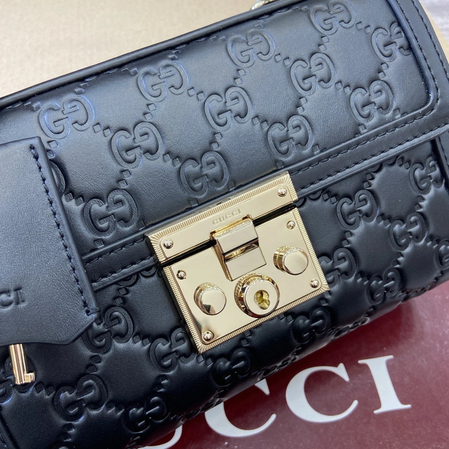 MOMO--6u33i 8848884-AAFDV-1000 high quality version Padlock item:E-B815K2811