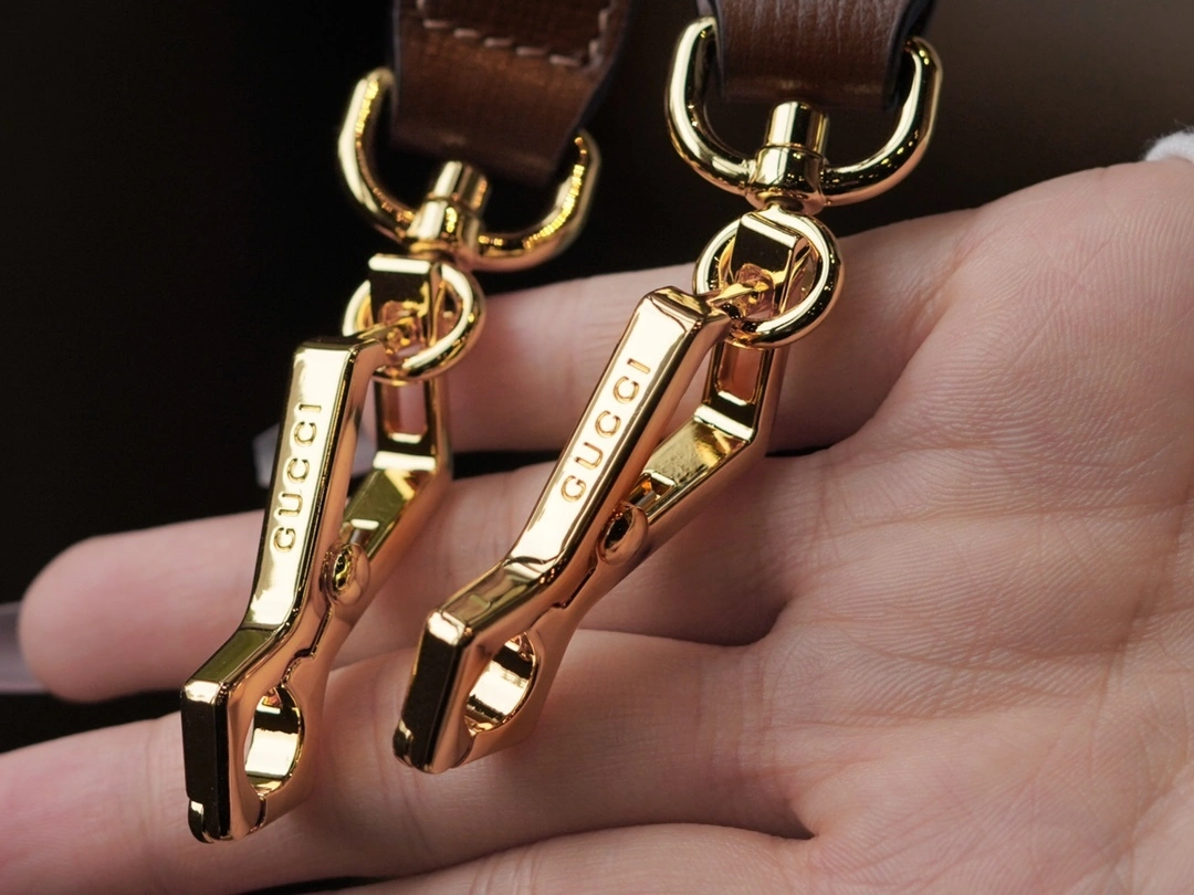MOMO--702049 9AAAJ 8563 702049-92TCK-8563 high quality version item：C-B461H1115Q