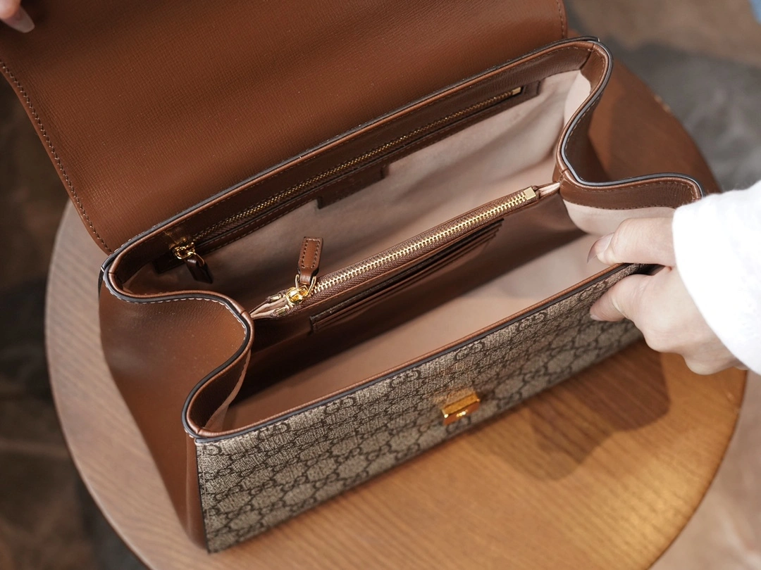 MOMO--702049 9AAAJ 8563 702049-92TCK-8563 high quality version item：C-B461H1115Q