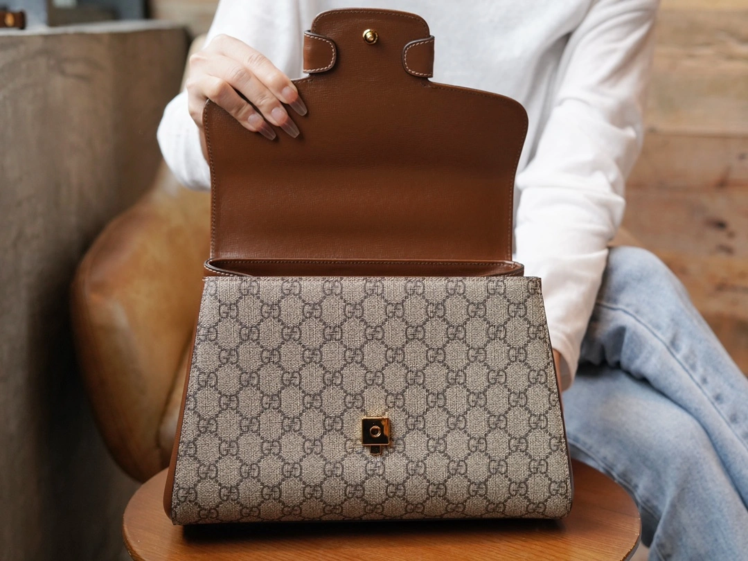 MOMO--702049 9AAAJ 8563 702049-92TCK-8563 high quality version item：C-B461H1115Q