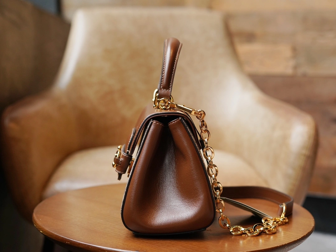 MOMO--703848 9AAAJ 8563 703848-92TCK-8563 high quality version item：C-B461H1116Q