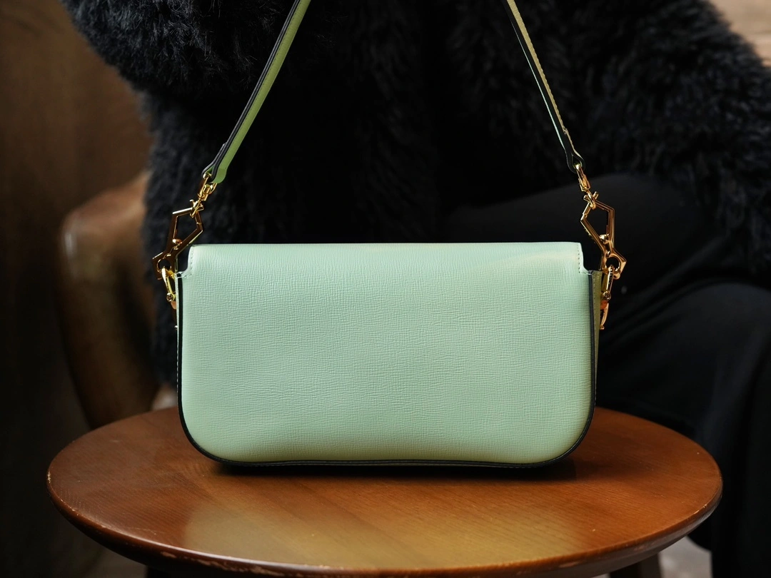 MOMO--‎735178 1DB0G 3803 735178-1DB0G-3803 high quality version item：C-B461H1083Q