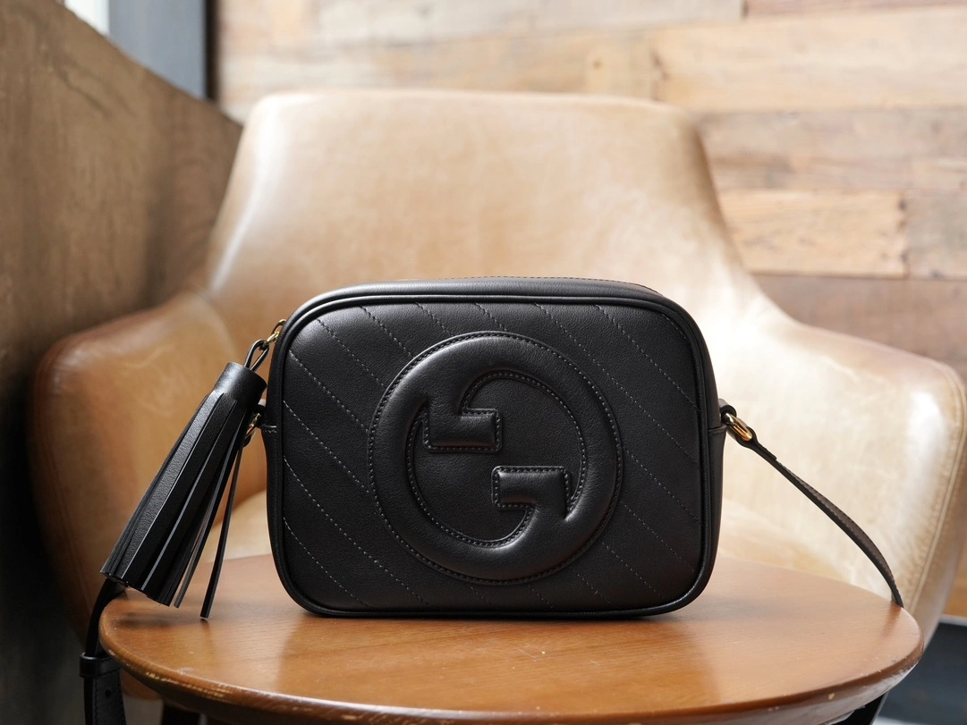 MOMO--‎742360 1IV0G 1000 742360-1IV0G-1000 high quality version item：C-B461H1062Q