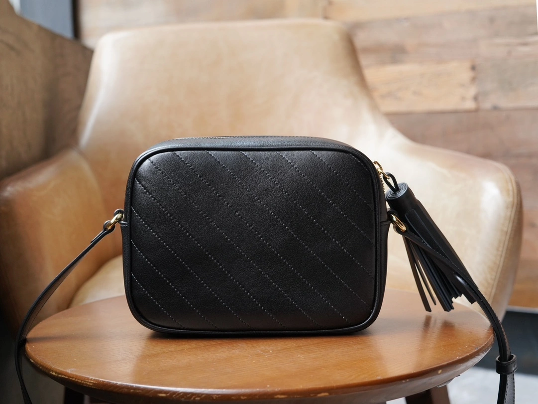 MOMO--‎742360 1IV0G 1000 742360-1IV0G-1000 high quality version item：C-B461H1062Q