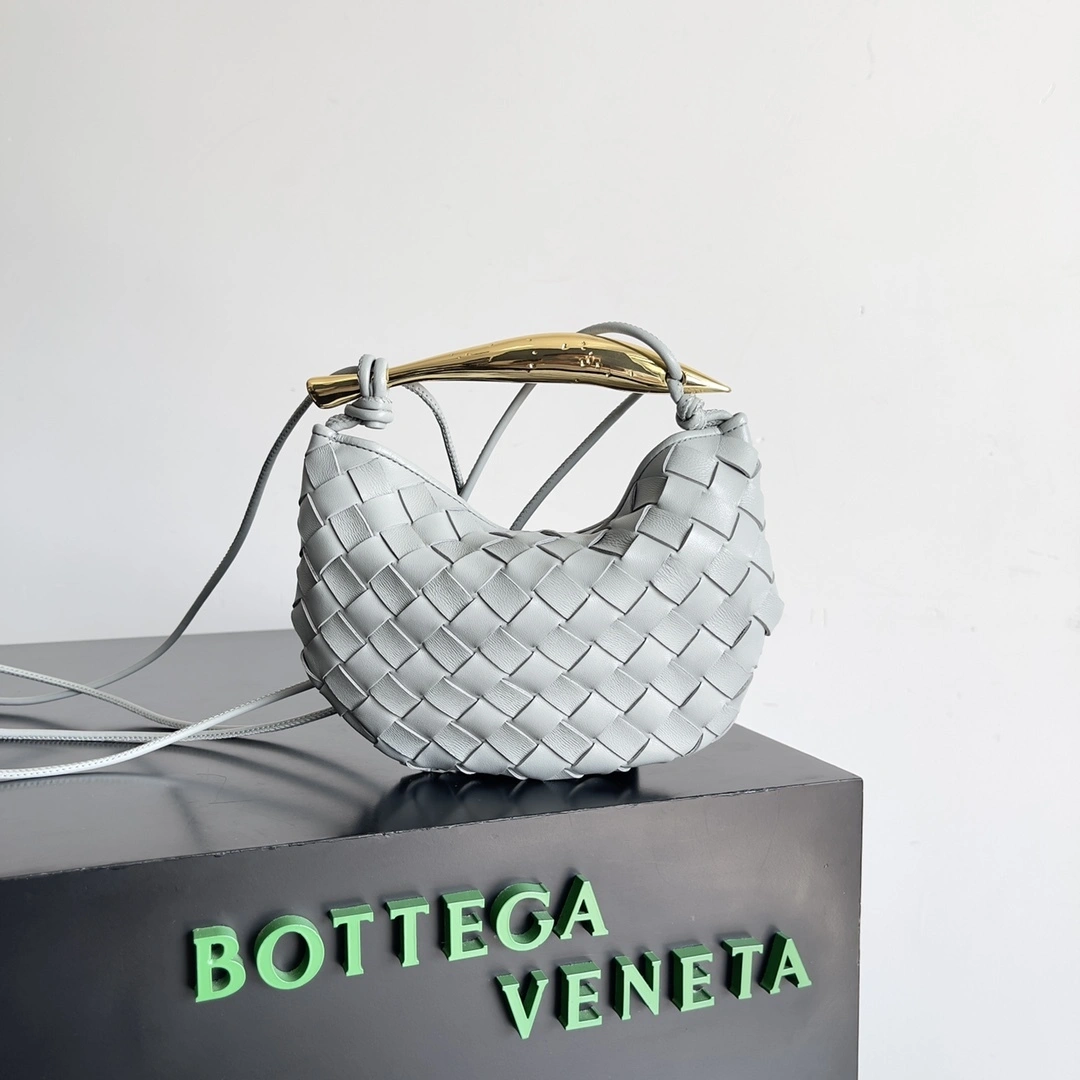 MOMO- 744267VCPP11557 item:D-B063A1638
